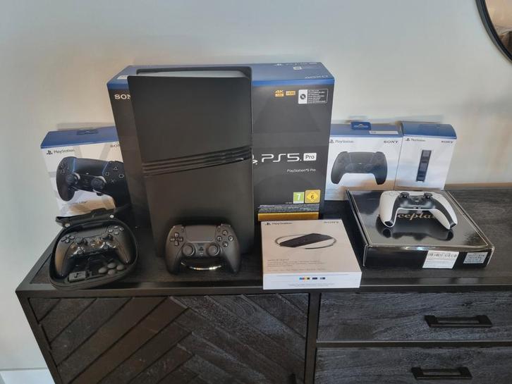 PS5 Pro met 2e controller, DualSense Edge en extra's, Spelcomputers en Games, Spelcomputers | Sony PlayStation 5, Zo goed als nieuw
