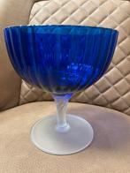 Blauwe glazen schaal op voet, Antiek en Kunst, Ophalen of Verzenden