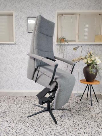 Velderhof Liri 2025 sta op stoel relax fauteuil op accu  beschikbaar voor biedingen