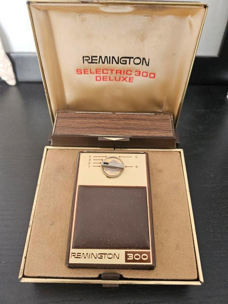 Vintage Remington scheerapparaat Selectic 300 Deluxe, Verzamelen, Overige Verzamelen, Ophalen of Verzenden