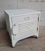 Stoer nachtkastje, Huis en Inrichting, Slaapkamer | Nachtkastjes, Ophalen, Minder dan 45 cm, Metaal of Aluminium, Rootsmann