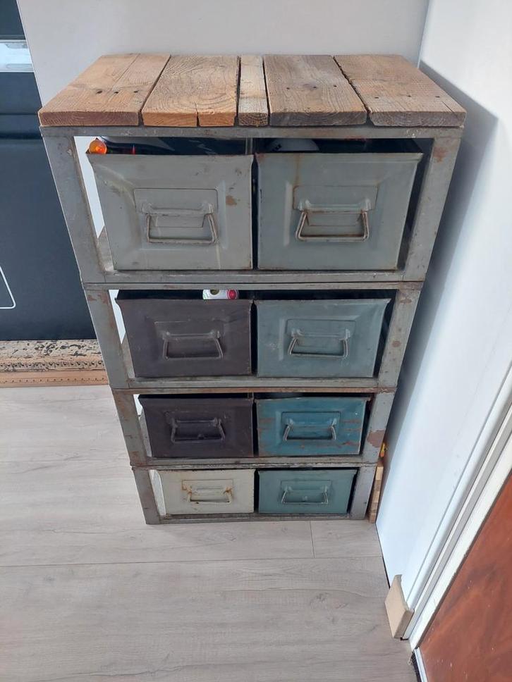Industriële kast met losse bakken, Huis en Inrichting, Kasten | Dressoirs, Gebruikt, 50 tot 100 cm, 25 tot 50 cm, Met plank(en)