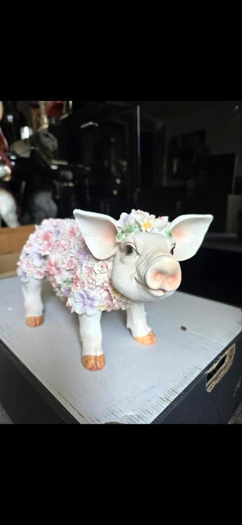 Schattig bloemen varken beeld, Verzamelen, Beelden en Beeldjes, Nieuw, Dier, Ophalen of Verzenden