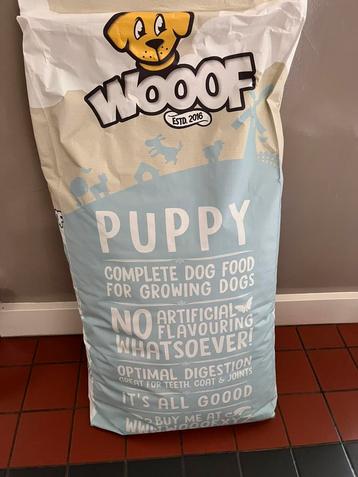 2 grote zakken puppy brokken/voeding 36 kilo merk WOOOF beschikbaar voor biedingen