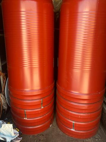 Conische vaten van metaal 200 liter, passen in elkaar beschikbaar voor biedingen