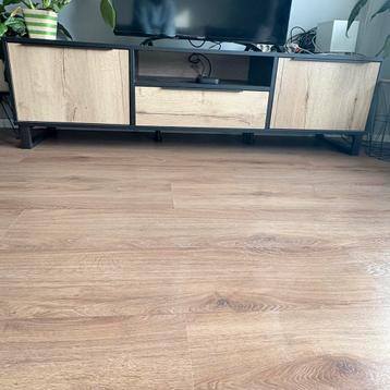 TV Meubel met Opbergruimte beschikbaar voor biedingen