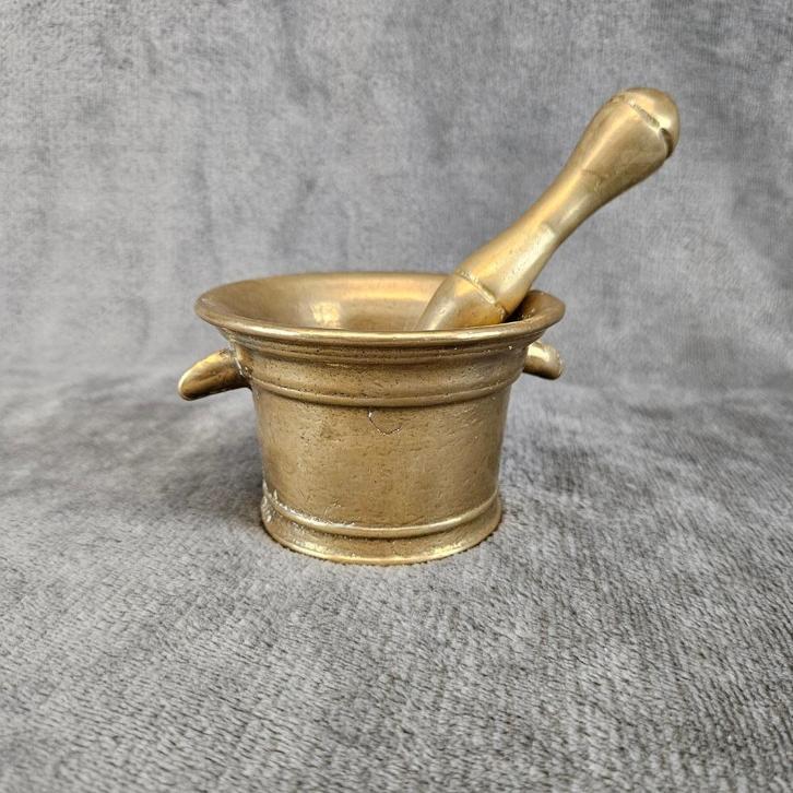 Antieke , zeer oude vijzel met Stamper, Antiek en Kunst, Antiek | Koper en Brons, Brons, Ophalen of Verzenden