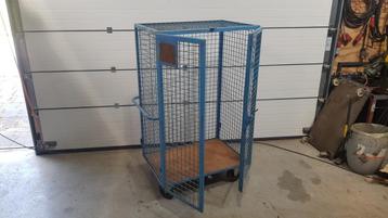 Rolcontainer magazijnwagen overtoom manutan  beschikbaar voor biedingen