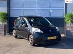 Peugeot 107 1.0 BLACK LINE / AIRCO / CARPLAY / NL AUTO / NAP, Voorwielaandrijving, Euro 5, Gebruikt, 4 stoelen