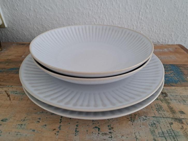 Hema servies dinerborden en diepe borden, Huis en Inrichting, Keuken | Servies, Nieuw, Bord(en), Overige stijlen, Porselein, Ophalen