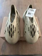 Yeezy Foam RNNR 'Stone Salt' - Maat 43, Overige kleuren, Ophalen of Verzenden, Sneakers of Gympen, Yeezy