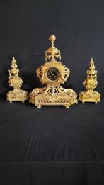 (30) Antieke Franse Bronzen Regency Pendule met Bijzetters, Antiek en Kunst, Antiek | Klokken, Ophalen of Verzenden