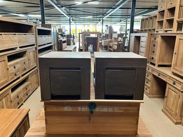 2 kleine kastjes  beschikbaar voor biedingen