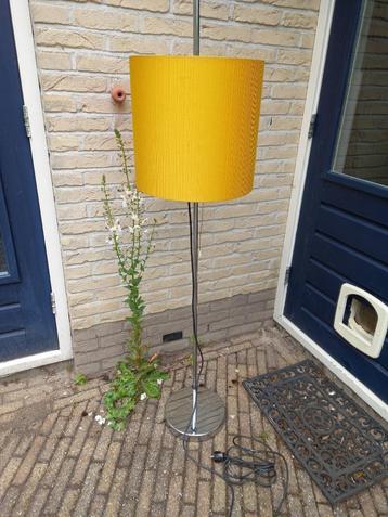 Nette retro raak staande lamp beschikbaar voor biedingen