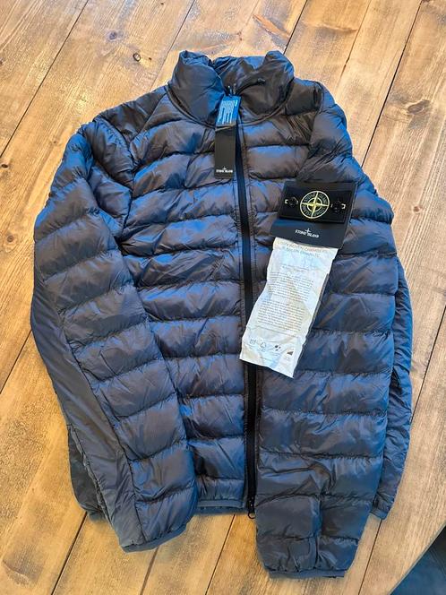 NIEUW! Stone Island donsjas grijs - Maat M, L, XL, 2XL, Kleding | Heren, Jassen | Zomer, Nieuw, Overige maten, Grijs, Ophalen of Verzenden