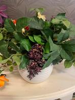 Mooie witte bloempot met groot nep boeket, Huis en Inrichting, Ophalen of Verzenden, Halfschaduw, Minder dan 100 cm