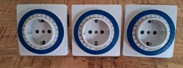 3 Analoge tijdschakelklokken | in zeer goede staat  beschikbaar voor biedingen