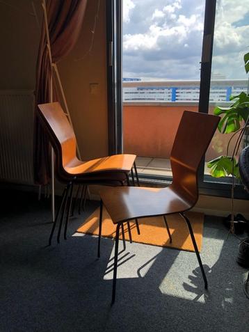 Wooden dining chairs (4) beschikbaar voor biedingen
