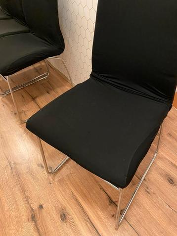 4 eetkamerstoelen met hoes (zwart) beschikbaar voor biedingen