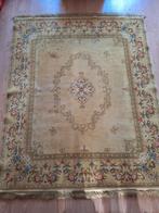 Vintage brocante okergeel wollen Vloerkleed 130 x 160, Huis en Inrichting, Stoffering | Tapijten en Kleden, Gebruikt, 100 tot 150 cm