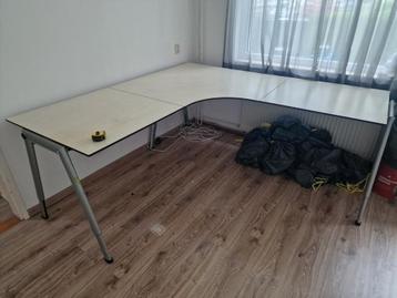Hoekbureau - In hoogte verstelbaar