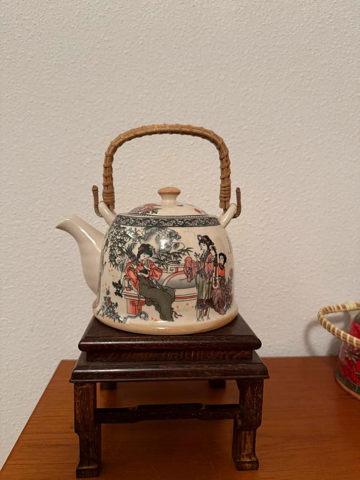 Vintage Aziatische Theepot met Bamboe Handvat, Antiek en Kunst, Antiek | Servies compleet, Ophalen of Verzenden