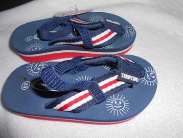Nieuwe slippertjes maat 23 met hielbandje van Trentino beschikbaar voor biedingen