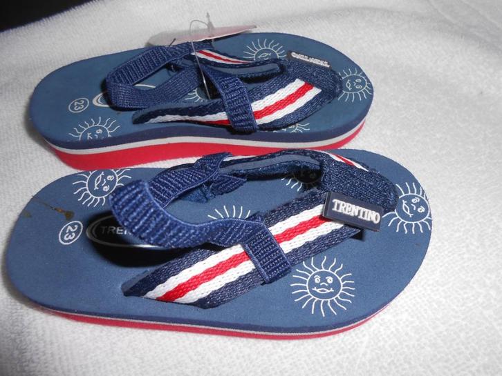 Nieuwe slippertjes maat 23 met hielbandje van Trentino, Kinderen en Baby's, Kinderkleding | Schoenen en Sokken, Nieuw, Overige typen