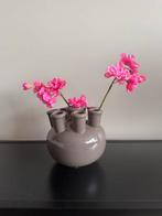 Tulpenvaasje, kleur taupe (exclusief bloemen), Huis en Inrichting, Ophalen of Verzenden, Zo goed als nieuw, Overige kleuren, Minder dan 50 cm