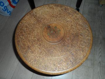 antiek bijzettafel beschikbaar voor biedingen