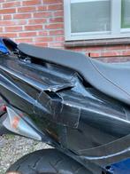 Gezocht: zwarte zijkap Peugeot Speedfight 2, Ophalen of Verzenden, Gebruikt, Peugeot
