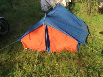 Leuke oude vintage nylon tent beschikbaar voor biedingen