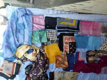 Dames Sjaals en hoofddoeken, mooie en vrolijke kleuren beschikbaar voor biedingen