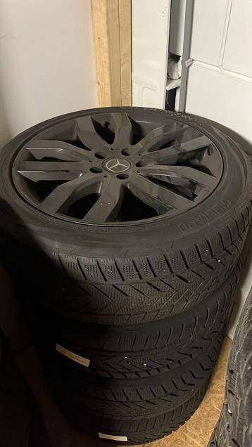 Mercedes lichtmetaal met winterbanden beschikbaar voor biedingen