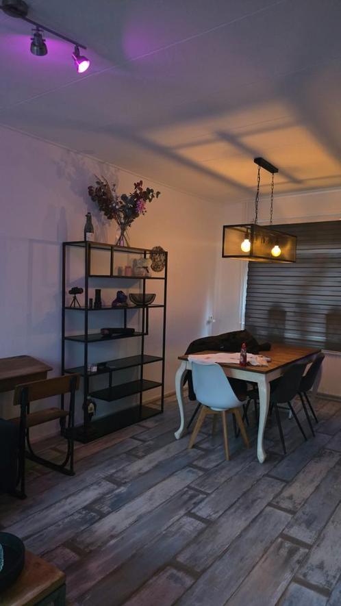 Zwarte Kast & Houten Tafel, Antiek en Kunst, Antiek | Meubels | Kasten, Ophalen of Verzenden