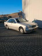 Mercedes-Benz E-Klasse 2.4 E240 Sedan Classic AUT 2000 Grijs, Auto's, Automaat, 2398 cc, Sedan, 6 cilinders
