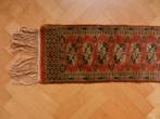 Geknoopt rood groen oosters tapijt Bouchara Pakistan 30x148, Huis en Inrichting, Zwart, Gebruikt, 100 tot 150 cm, Minder dan 50 cm