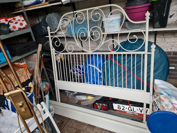 Tweepersoonsbed 140x200 metalen frame inclusief matras, Huis en Inrichting, Slaapkamer | Bedden, Zo goed als nieuw, Tweepersoons