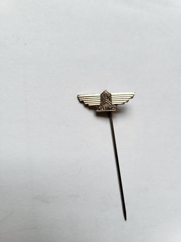 Pin KLM; tekst kleding beschikbaar voor biedingen
