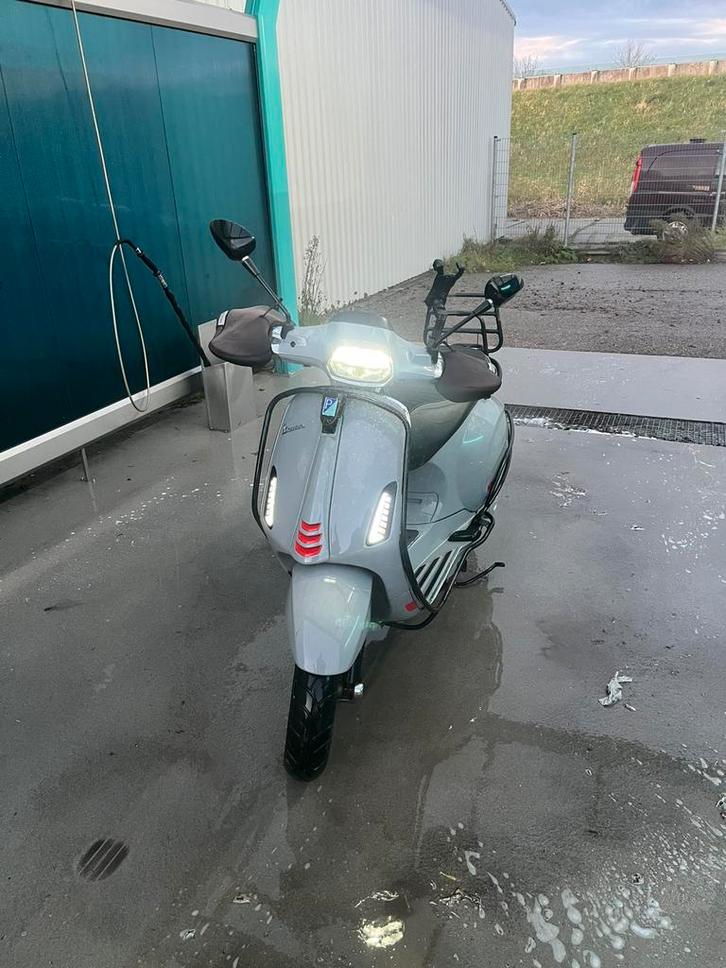 Vespa Sprint 2020 nardo grey, Fietsen en Brommers, Scooters | Vespa, Zo goed als nieuw, Benzine, Ophalen
