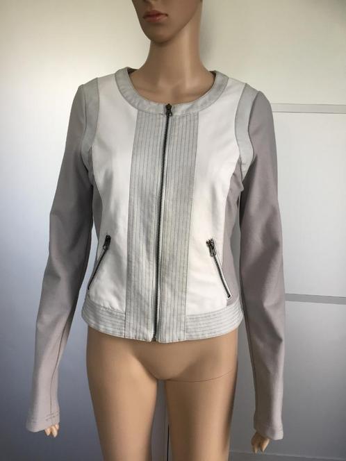 D609 Expresso maat 36=S leer-look  jasje jack blazer wit, Kleding | Dames, Jasjes, Kostuums en Pakken, Zo goed als nieuw, Jasje