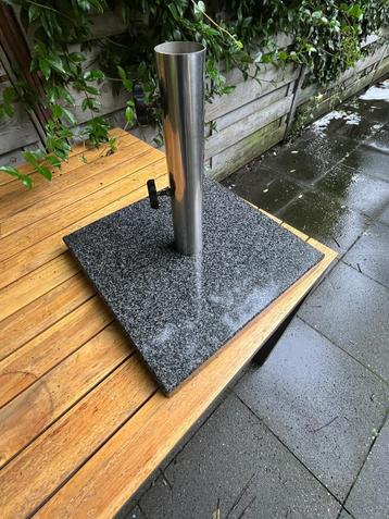 parasolvoet graniet (perfecte staat) beschikbaar voor biedingen