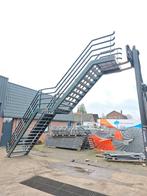 Stalen trap met tussen bordes groen hoog 5mtr   nob187, Doe-het-zelf en Verbouw, Ladders en Trappen, Ophalen of Verzenden, Zo goed als nieuw