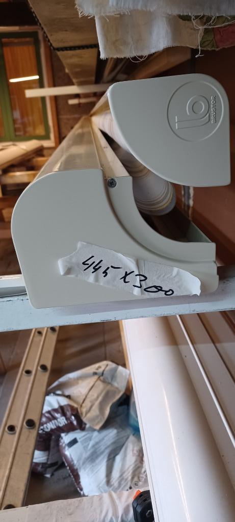 BRUSTOR cass.scherm.NIEUW DOEK SOMFY AFST.BEDIENING, Tuin en Terras, Zonneschermen, Zo goed als nieuw, Knikarmscherm, 300 cm of meer