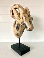 Steenbok beeld hout op voet, Ophalen of Verzenden