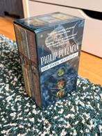 The Golden Compass Trilogie - Philip Pullman, Boeken, Ophalen of Verzenden, Zo goed als nieuw