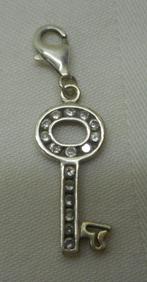 Zilveren Charm bedel sleutel met steentjes nr.941, Sieraden, Tassen en Uiterlijk, Bedels, Overige merken, Verzenden, Zo goed als nieuw