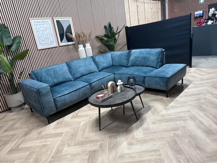 ZGAN HACO Velvet Velours Hoekbank - Blauw - 277 x 230, Huis en Inrichting, Banken | Bankstellen, Zo goed als nieuw, Hoekbank, Vierpersoons of meer
