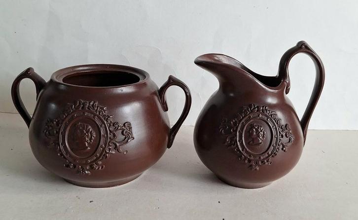 Rouwservies terracotta bruin roomstel. Neo Classicisme 1870., Antiek en Kunst, Antiek | Servies los, Ophalen of Verzenden