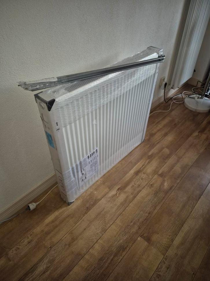 Nieuwe Radiator(met factuur) te koop!, Doe-het-zelf en Verbouw, Verwarming en Radiatoren, Nieuw, Radiator, 800 watt of meer, 80 cm of meer